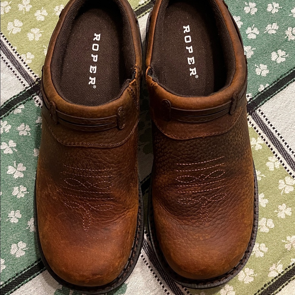 Women’s Roper Crazy Horse Laces mules 8
Round toes. Like new. - Picture 11 of 16